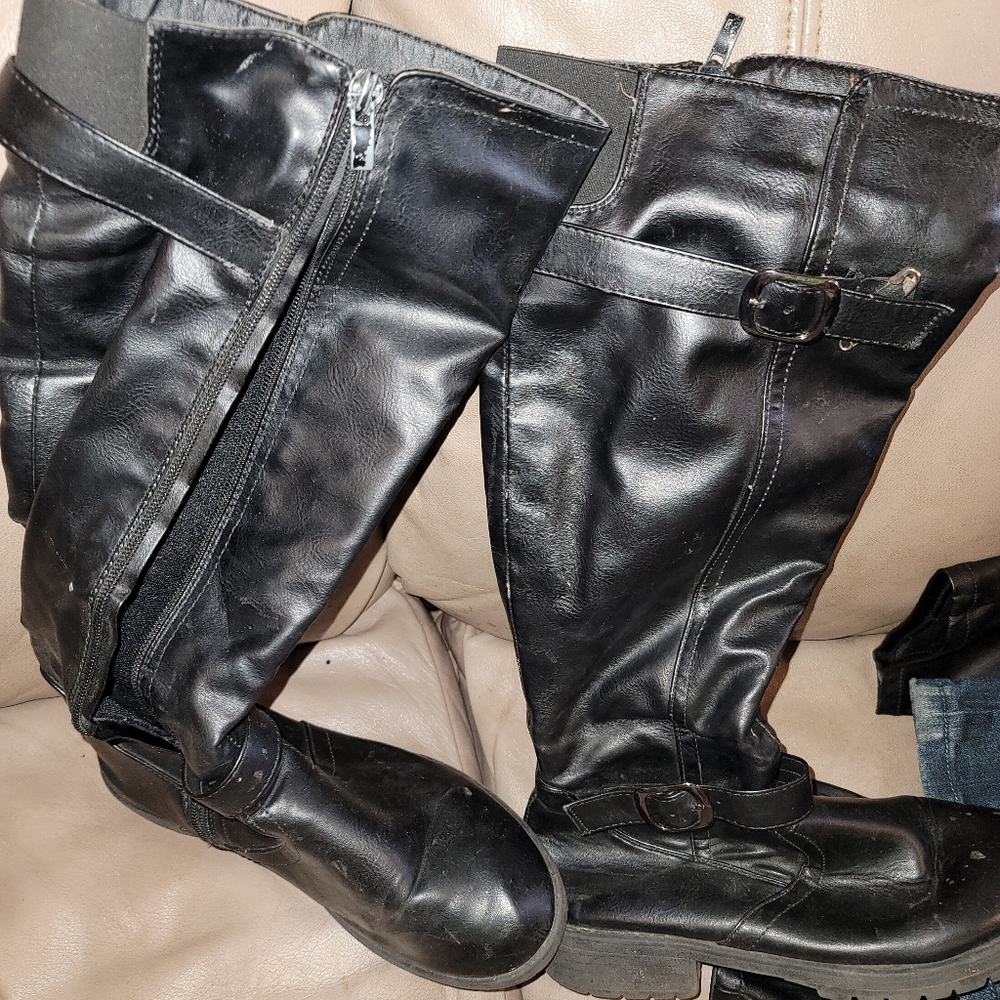 Knee high booots